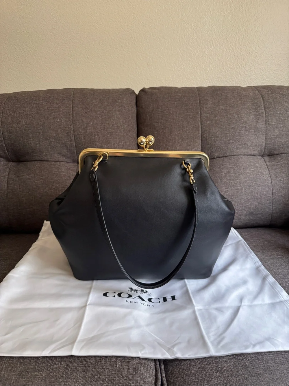 COACH OVERSIZED Kisslock Bag